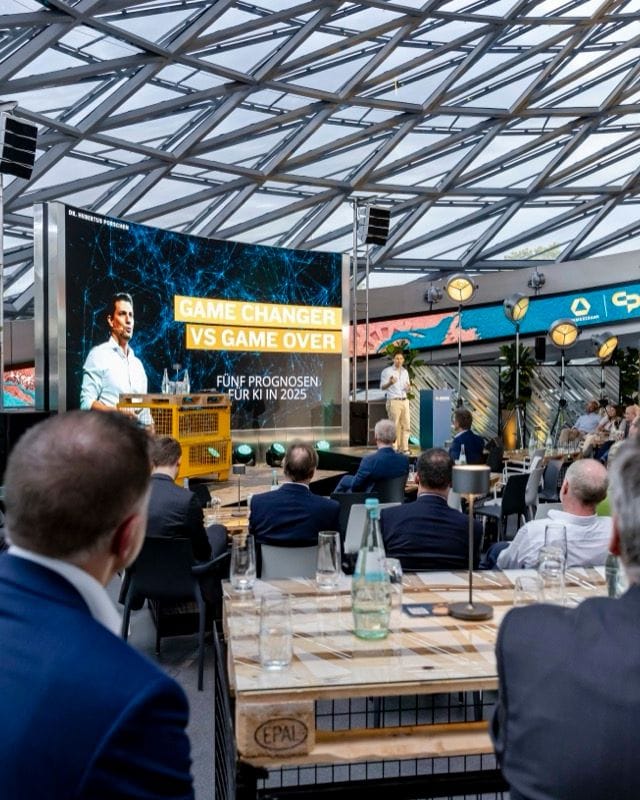 Dr. Hubertus Porschen als Keynote Speaker auf der Bühne — Junge Unternehmer Berlin 2025