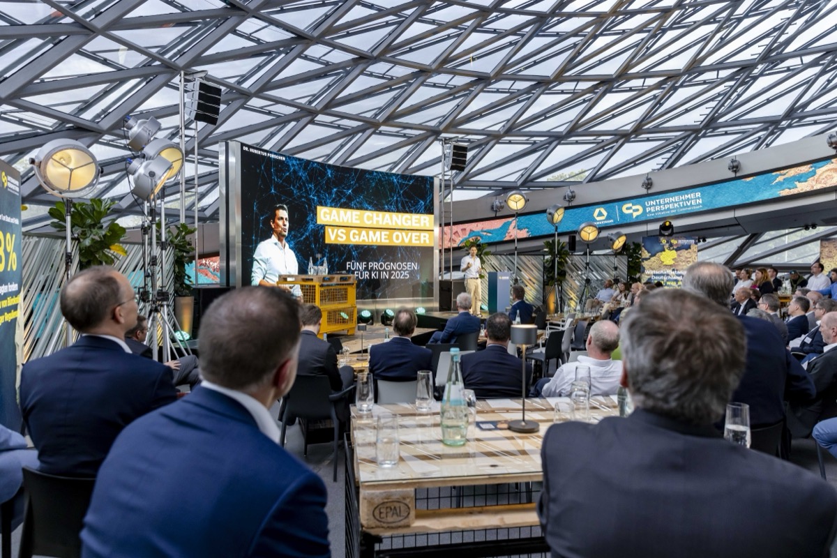Dr. Hubertus Porschen als Keynote Speaker auf der Bühne — Junge Unternehmer Berlin 2025