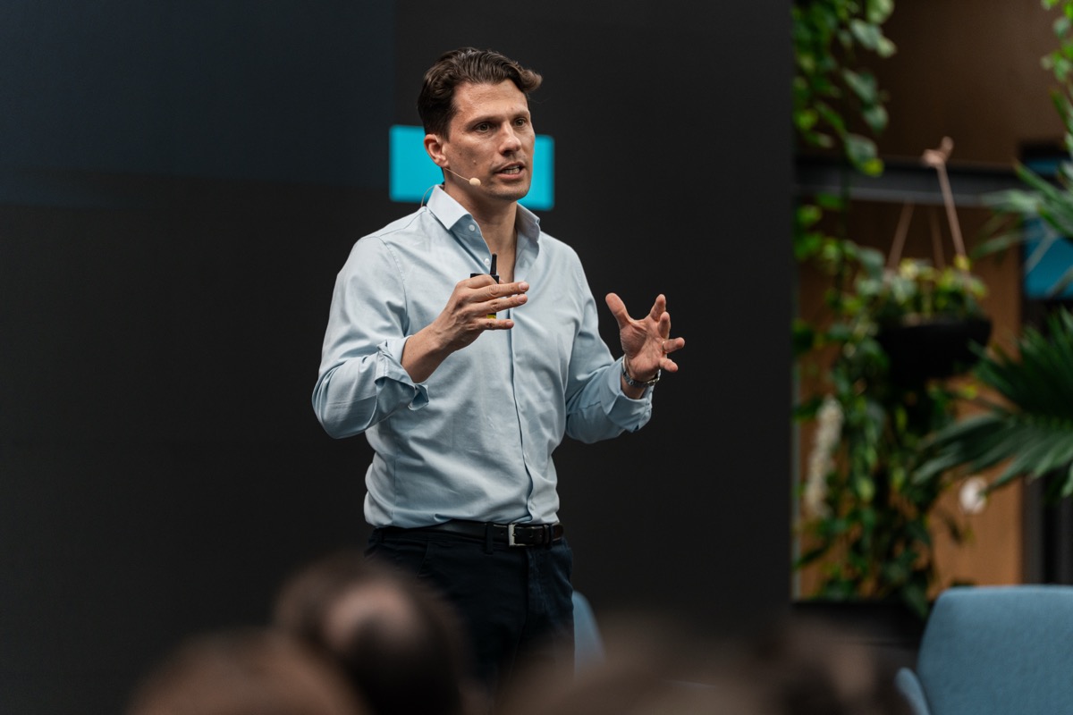 Dr. Hubertus Porschen — Referent des Webinars